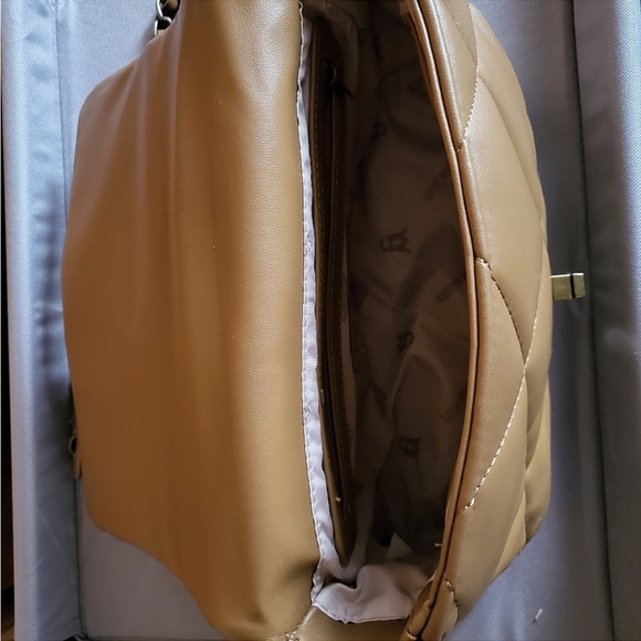 Steve Madden Bterra Flap Over Crossbody - Picture 8 of 9